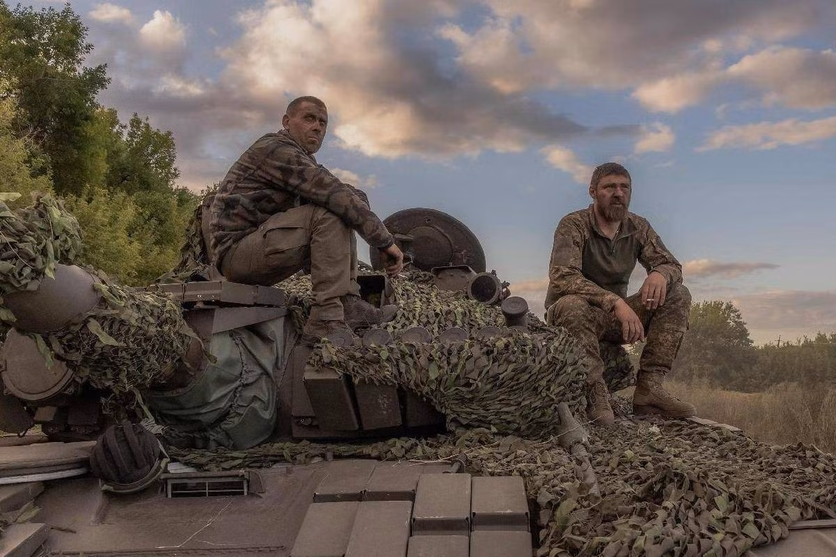 Kết quả là, một trận chiến giữa hai đơn vị Ukraine đã nổ ra. Phía Ukraine viết về "hai người bị thương". Nhưng điều này có thể là một sự đánh giá thấp đáng kể về tổn thất thực tế. Sự kiện này cũng cho thấy sự suy yếu trong liên lạc giữa các đơn vị AFU, đang phòng thủ trong thành phố Kupyansk.