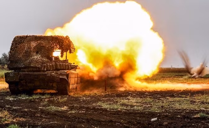Ukraine đã biến Orekhiv thành pháo đài chính dọc toàn bộ mặt trận giữa sông Dnipro và ranh giới vùng Dnipropetrovsk. Nó giữ vững vị thế đó trong gần hai năm, nhưng giờ đây, nó có khả năng thất thủ trong vòng một hoặc hai tuần nữa.