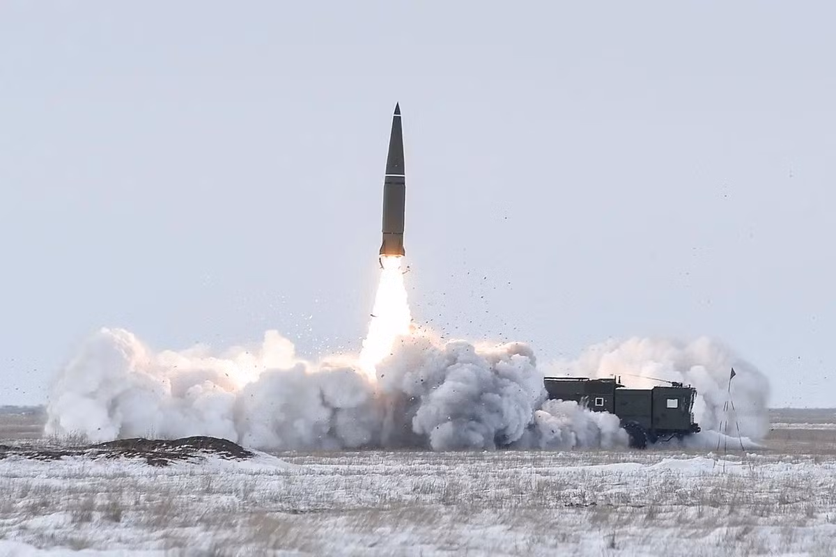 Có thể kết luận mà cơ quan tình báo quân sự Ukraine đưa ra dựa trên phân tích số sê-ri tìm thấy trên mảnh vỡ tên lửa. Nhưng từ thực tế chiến trường cho thấy, Lực lượng vũ trang Nga (RFAF), thường sử dụng tên lửa đạn đạo Iskander-M và tên lửa siêu thanh 3M22 Zircon, để tấn công các mục tiêu quan trọng nằm sâu trong lãnh thổ Ukraine.
