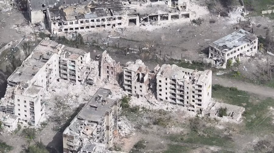 Kênh Military Summary cho biết, quân Ukraine đã rút khỏi làng Nikolaevka, nằm ở khu vực phía tây của thành phố Chasov Yar và khẳng định, trận chiến giành thành phố kéo dài 15 tháng này đã thực tế kết thúc.