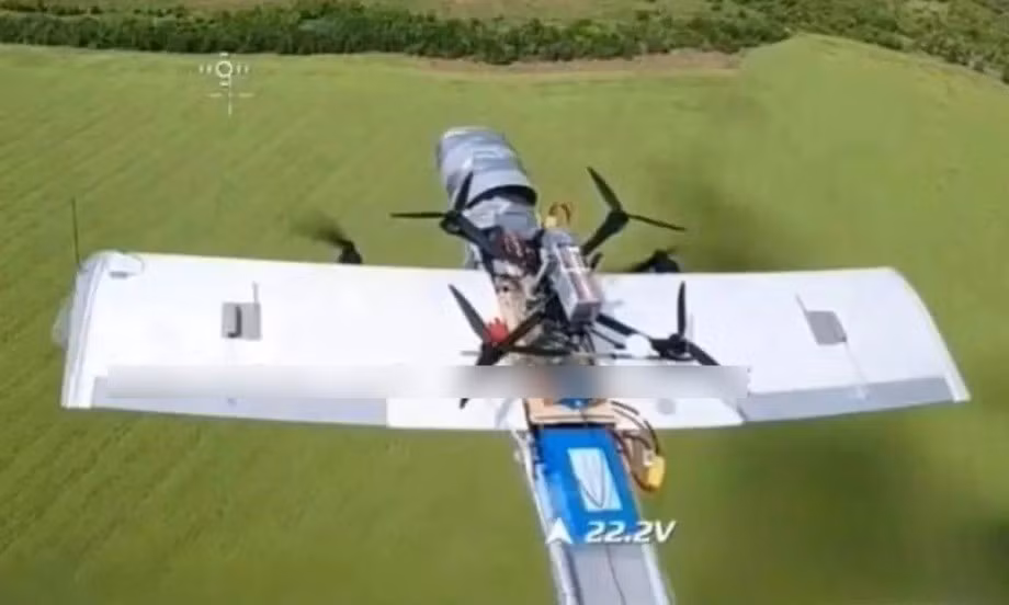 Một quân nhân Ukraine khác, cho biết RFAF cũng đã bắt đầu sử dụng UAV Molniya để đưa UAV FPV đến các khu vực hậu phương. Một đặc điểm quan trọng của chiến thuật này là sử dụng thẻ SIM điện thoại để điều khiển từ xa: Molniya bay mà không cần kênh liên lạc chủ động, định vị bằng la bàn, nên giảm khả năng bị phát hiện.