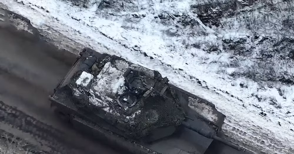Ở mặt trận Kursk, xe tăng Abrams đã được rút về Ukraine từ lâu, trước khi quân đội Ukraine rút lui hoàn toàn. Tất nhiên, có thể nói rằng quân đội Ukraine đã làm như vậy để bảo toàn lực lượng, chuẩn bị cho các cuộc chiến lâu dài trong thời gian tới, nhưng đây là sự thật không thể chối cãi.