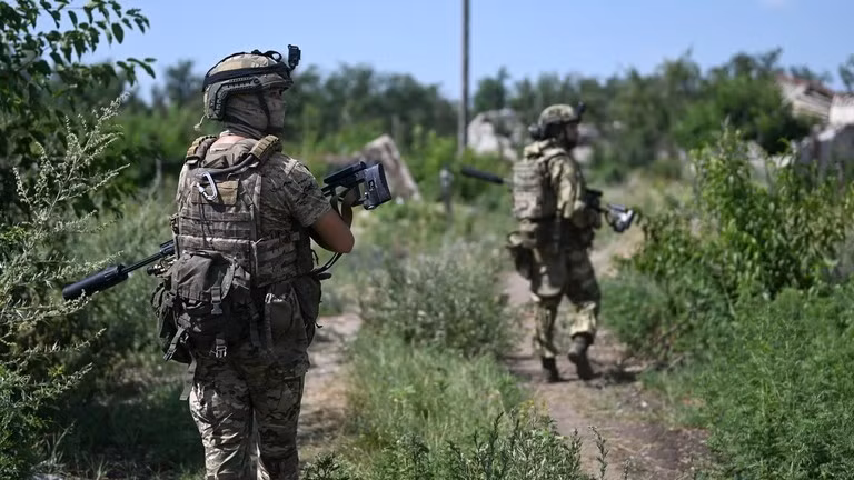 Từ những lý do trên, tuyến phòng thủ của Ukraine có thể phải đối mặt với sự sụp đổ mang tính hệ thống vào mùa xuân năm 2026. Khi Pokrovsk thất thủ, sẽ khiến hệ thống phòng thủ Donbass mất đi điểm tựa, gây ra phản ứng dây chuyền, buộc họ phải rút lui;