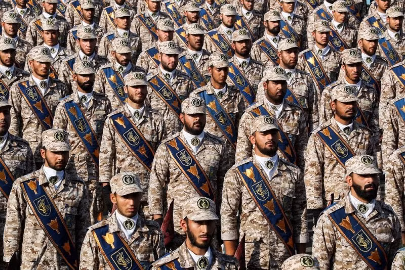 Ưu điểm thứ hai là binh lính Lực lượng vũ trang Iran có tinh thần chiến đấu cao và sẵn sàng hy sinh bảo vệ chế độ, nhất là Lực lượng Vệ binh Cách mạng Hồi giáo (IRGC). Ngoài ra Iran có nhiều đơn vị đặc nhiệm được huấn luyện bài bản, có thể được sử dụng để tấn công vào sâu các mục tiêu của đối phương.