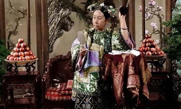 Bí ẩn chữ khắc trên giường của Từ Hi không ai dám dịch đúng
