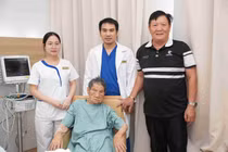 Cụ bà 103 tuổi chiến thắng ung thư dạ dày nhờ điều trị đa chuyên khoa