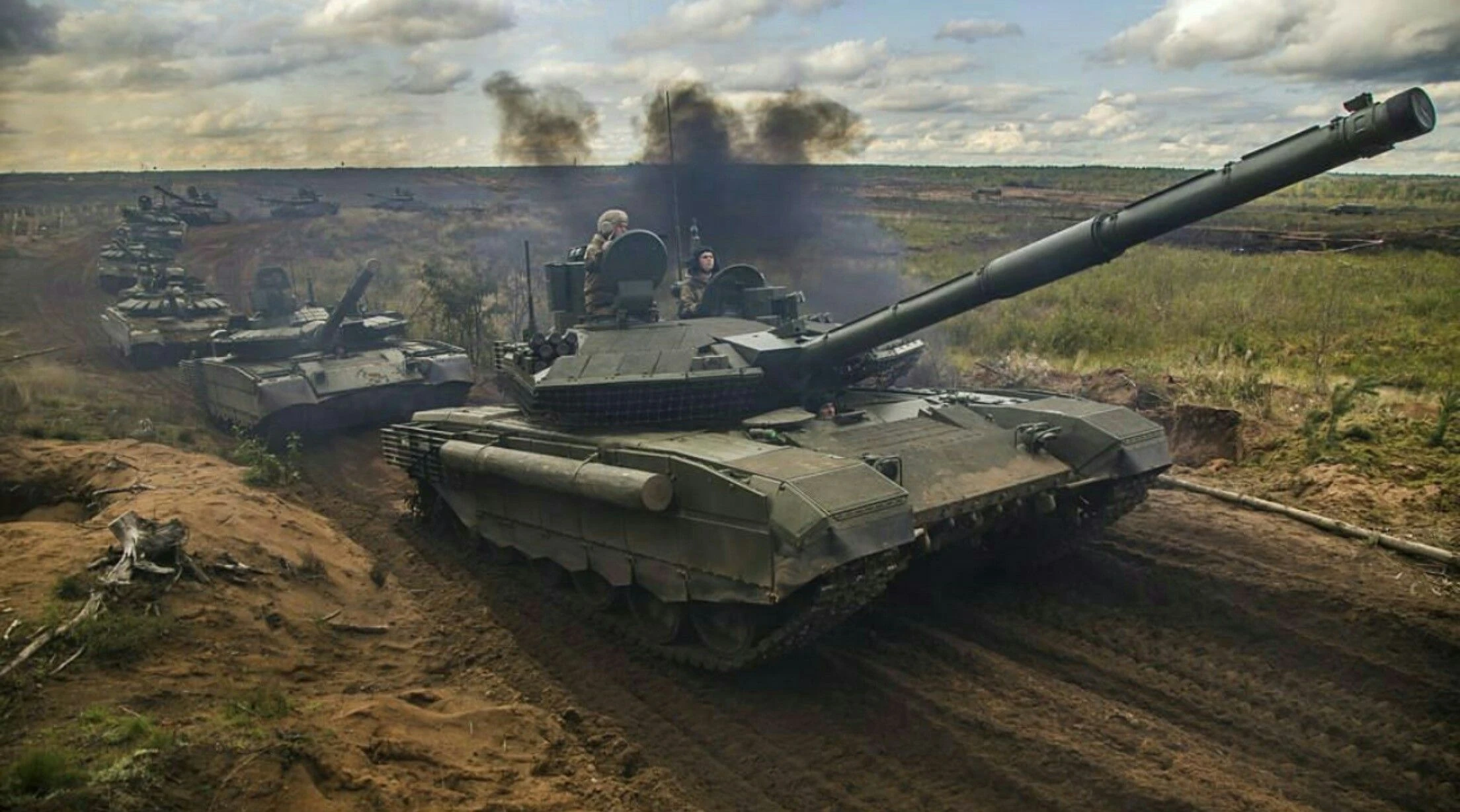 Cận cảnh những xe tăng T-80BMV mới nhất Nga vừa cho nhập biên