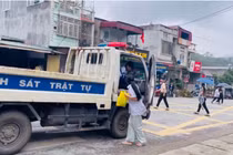 CSGT kịp thời đưa học sinh tới điểm thi