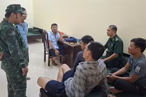 Cứu hộ 10 ngư dân gặp nạn trên biển ở Quảng Ninh