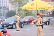 Hà Nội phân luồng giao thông phục vụ Triển lãm thành tựu kinh tế - xã hội