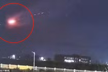 Xôn xao vật thể nghi UFO nổ tung trên bầu trời