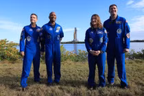 NASA chuẩn bị sứ mệnh Artemis II đưa nữ phi hành gia quanh Mặt trăng