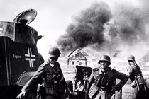 Tại sao Hitler trì hoãn kế hoạch xâm lược Liên Xô?