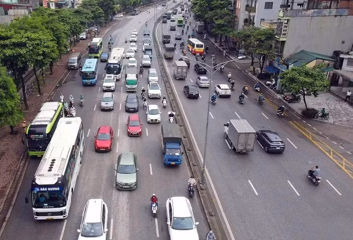 Thông qua hệ thống camera được lắp đặt trên các tuyến đường trọng điểm, lực lượng chức năng có thể tự động phát hiện các hành vi vi phạm như dừng đỗ trái phép, đi sai làn, vượt đèn đỏ hoặc xe khách đón trả khách không đúng nơi quy định