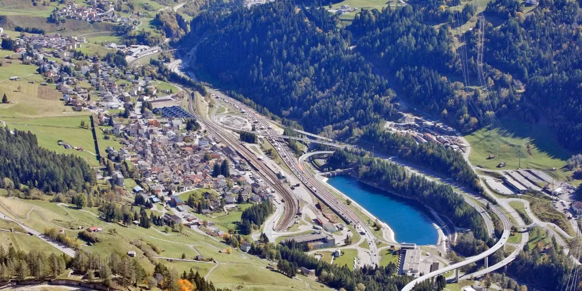 Với chiều dài 57 km, đường hầm Gotthard ở Thụy Sĩ là đường hầm đường sắt dài nhất và sâu nhất thế giới. Đường hầm được khánh thành vào năm 2016, sau 17 năm xây dựng. Ảnh: GA.