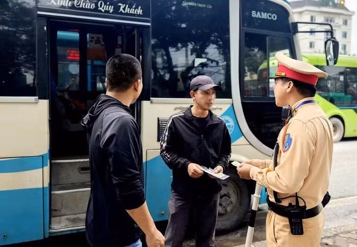 Hệ thống camera AI hoạt động liên tục 24/7 giám sát tình hình giao thông trên tuyến Giải Phóng, ghi nhận tất cả các trường hợp vi phạm giao thông, đặc biệt liên quan đến phương tiện vận tải hành khách