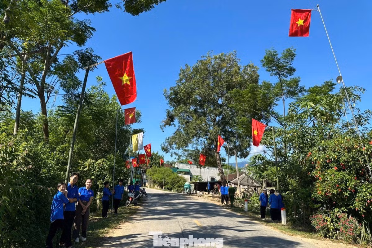 Những tuyến đường rực rỡ cờ hoa ở Nghệ An không chỉ làm đẹp cảnh quan mà còn là hình ảnh sinh động thể hiện niềm tin, khát vọng phát triển và lời chào trang trọng của Đảng bộ, chính quyền và nhân dân tỉnh nhà gửi tới Đại hội đại biểu toàn quốc lần thứ XIV của Đảng.