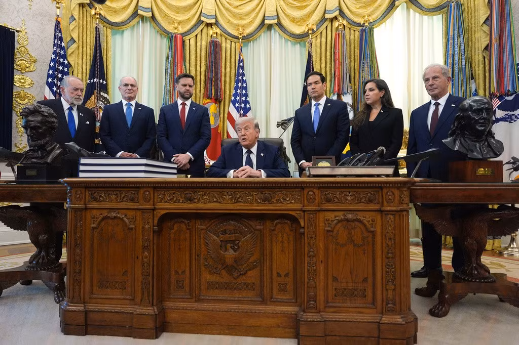 aptongthongtrump.jpg