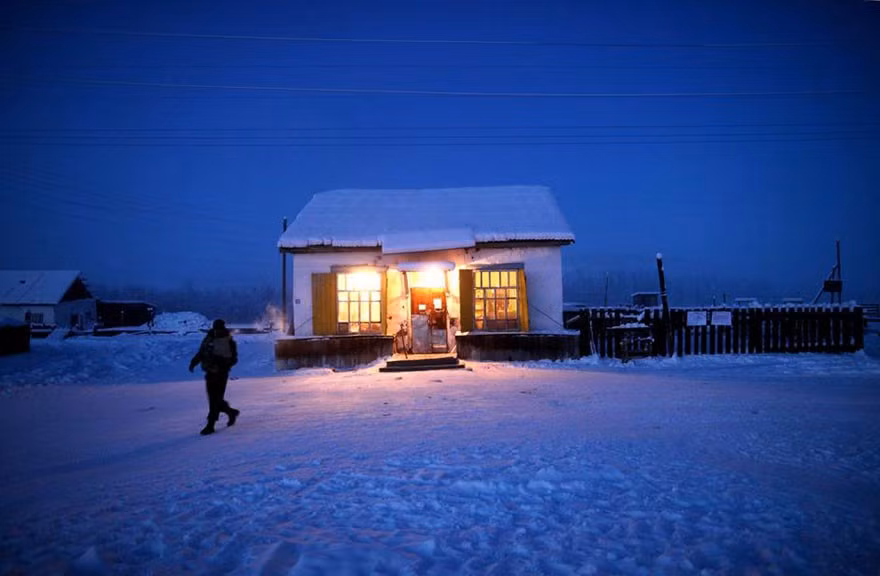 Một cửa hàng ở Oymyakon cung cấp cho dân làng những thứ cần thiết.
