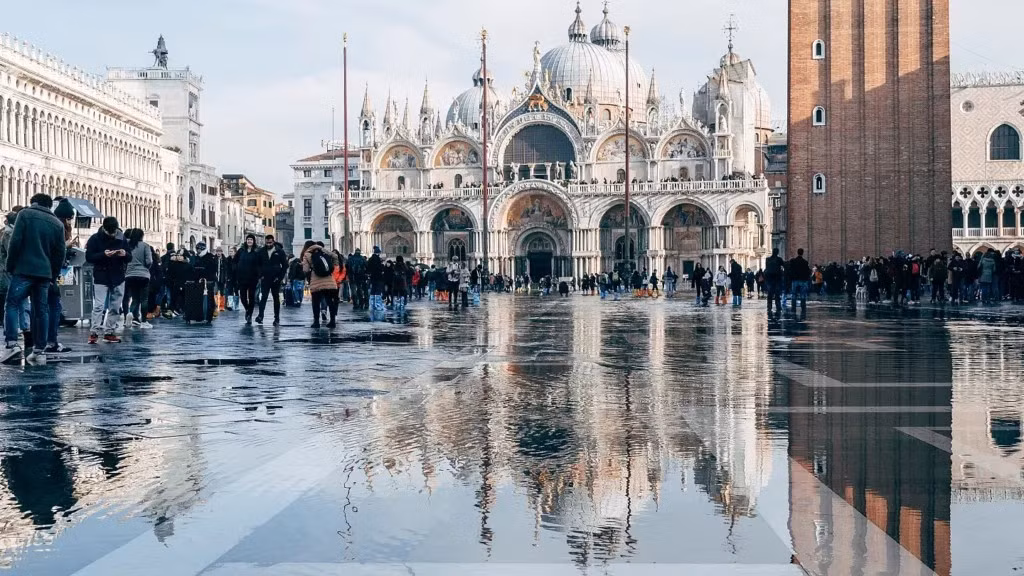 Venice (Italy) là một thành phố của nghệ thuật và sự lãng mạn,...