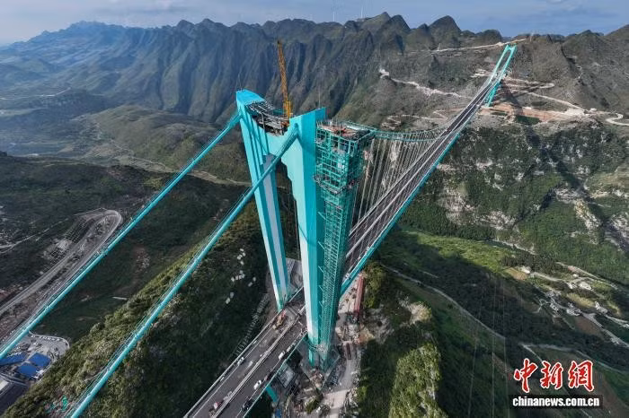 Cây cầu đã đạt được nhiều đột phá công nghệ trong thiết kế chịu gió và xây dựng cầu trên cao. Ảnh: China News.