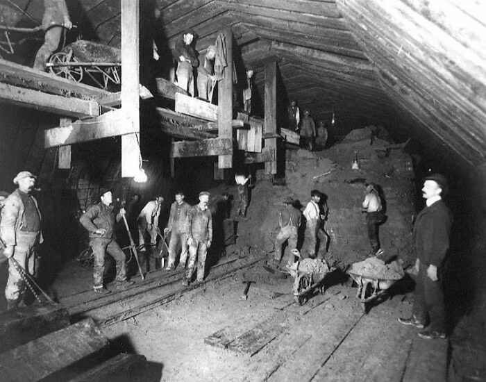 Xây dựng đường hầm đường sắt ở trung tâm thành phố Seattle năm 1903.