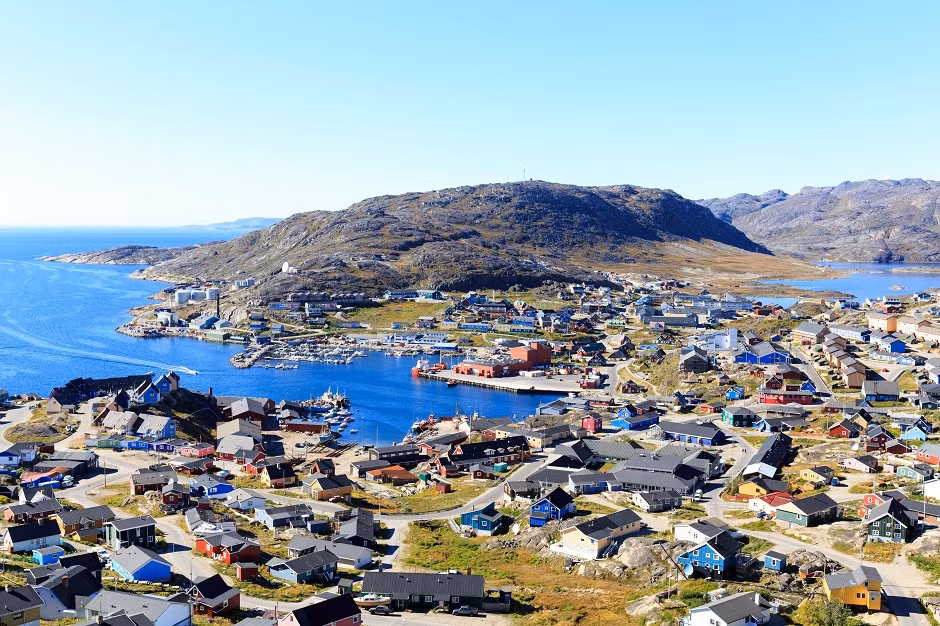 Thị trấn lớn nhất ở miền nam Greenland là Qaqortoq, nơi được cho là đã có người sinh sống cách đây khoảng 4.300 năm. Ảnh: expedia.