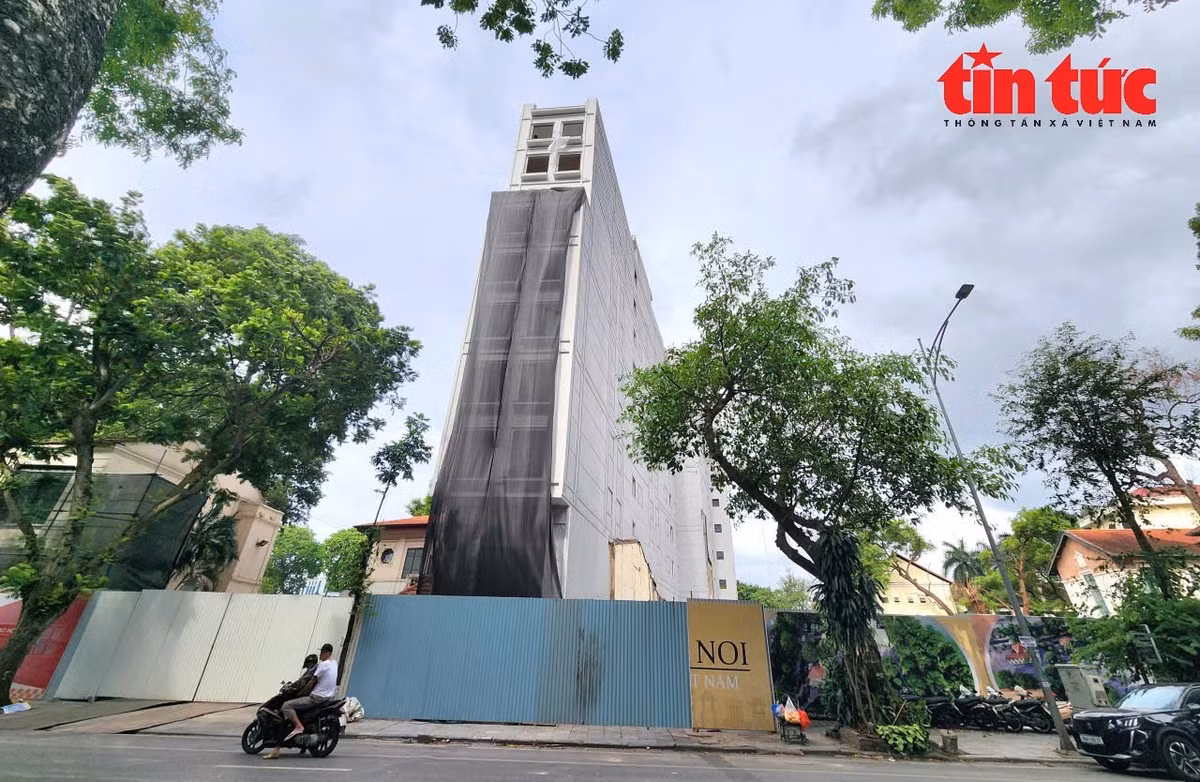 Toàn bộ khu vực rộng 2,14 ha đang được phường Hoàn Kiếm giải phóng mặt bằng hiện chỉ còn 5-6 công trình.