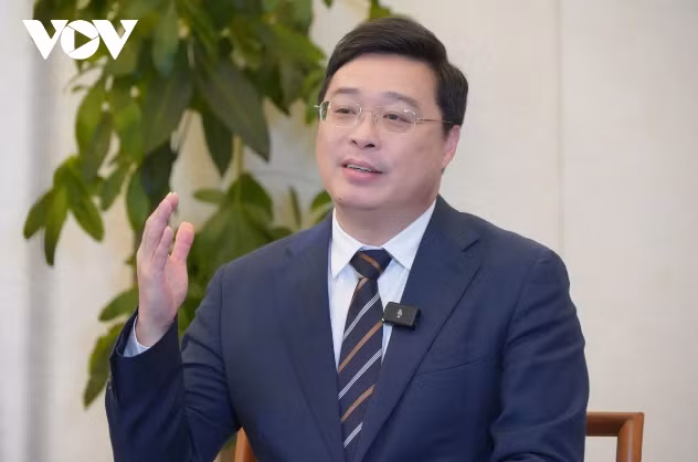 quangtay1.png