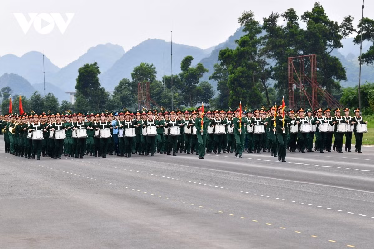 So với đội hình diễu binh kỷ niệm 50 Ngày Giải phóng miền Nam, các khối diễu hành Kỷ niệm 80 năm Cách mạng tháng Tám và Quốc khánh 2/9 có quân số hàng ngang tăng từ 10 lên 16 người.