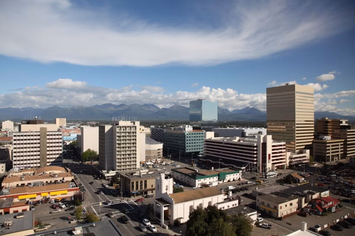 Anchorage duy trì mối quan hệ quốc tế chặt chẽ thông qua các "thành phố kết nghĩa" của thành phố này, trong đó có Cáp Nhĩ Tân (Trung Quốc) và Incheon (Hàn Quốc),...nhằm thúc đẩy giao lưu văn hóa, hợp tác kinh tế và kết nối ngoại giao. Ảnh: RC.