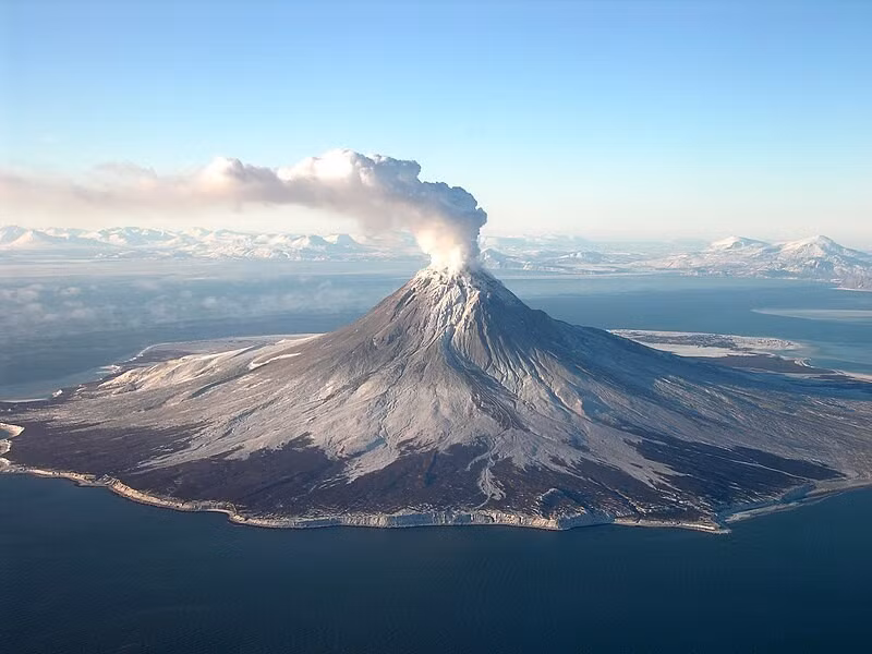 Alaska có số lượng núi lửa đang hoạt động nhiều nhất tại Mỹ. Ảnh: Wikipedia.