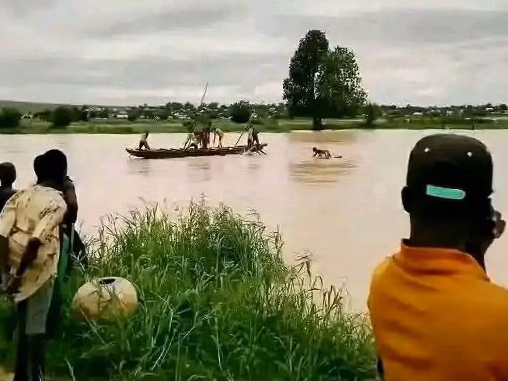 aplatthuyenonigeria.jpg