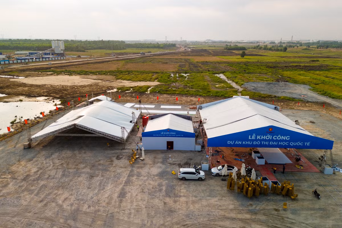 Khu vực dự án có địa hình bằng phẳng, quỹ đất rộng, thuận lợi triển khai thi công cho các công trình quy mô lớn. Trong ảnh là nơi dự kiến tổ chức lễ khởi công dự án vào ngày 29/4 tới.