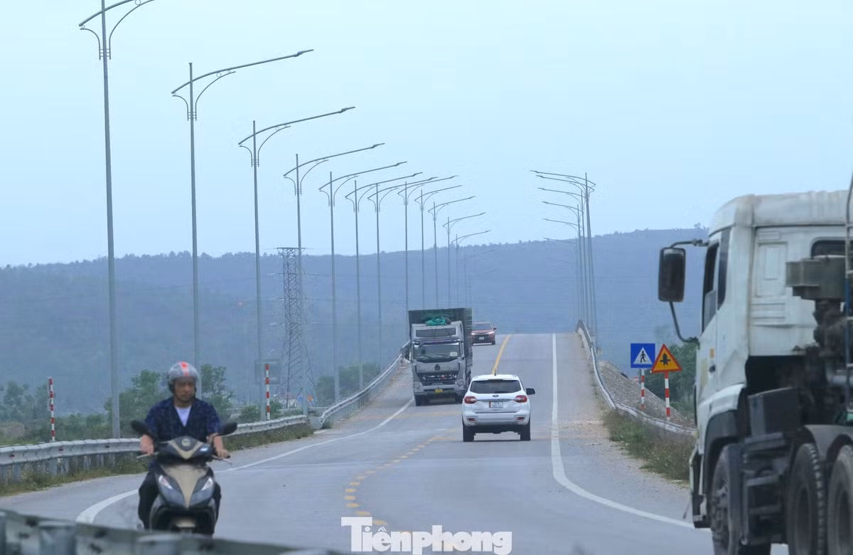 Đến tháng 4/2026, các hạng mục trên toàn tuyến cơ bản đã hoàn thành.