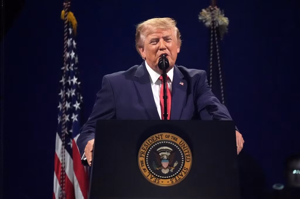 aptongthongtrump.jpg