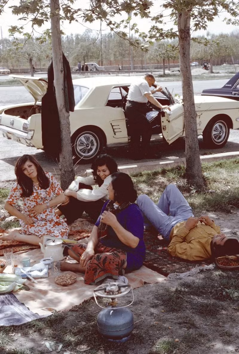 Mọi người đi dã ngoại năm 1976.