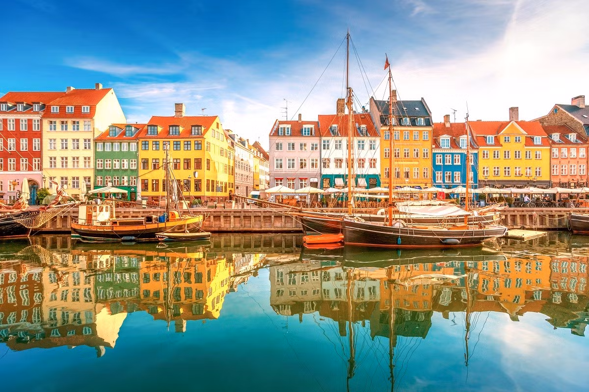 Copenhagen ban đầu là một làng chài có tên là "Havn". Ảnh: ambassadorcruiseline.com.