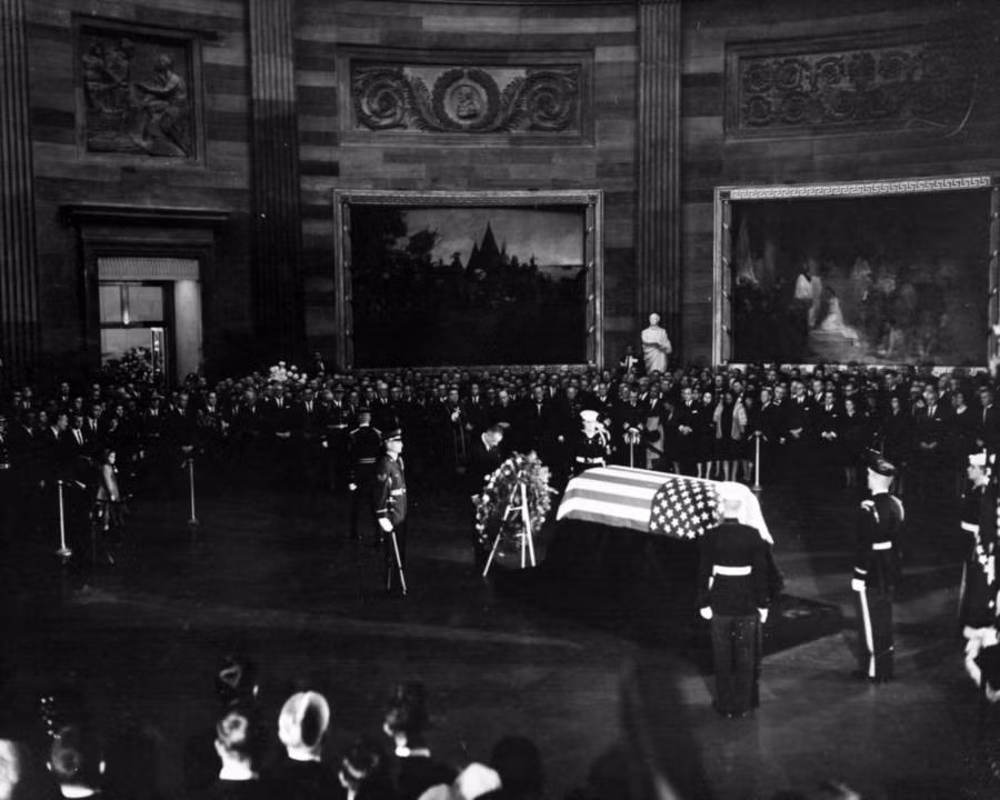 Lễ tang của Tổng thống Kennedy tại Điện Capitol ở thủ đô Washington DC.
