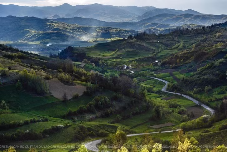 Vẻ đẹp kỳ bí và những khung cảnh cổ tích ở Romania làm say đắm lòng người.