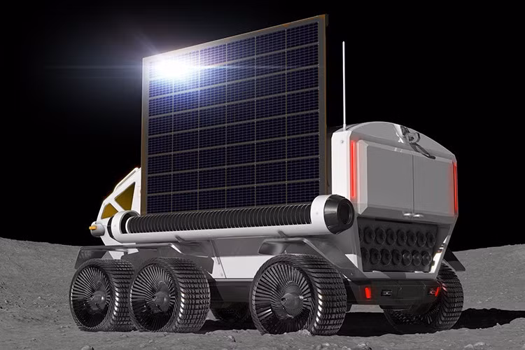 Nguồn năng lượng của xe đến từ hệ thống RFC (Regenerative Fuel Cell) – một tổ hợp sử dụng năng lượng mặt trời và pin nhiên liệu hydro-oxy. Điều này giúp xe hoạt động bền vững và độc lập trong nhiều ngày liền mà không cần tiếp tế.