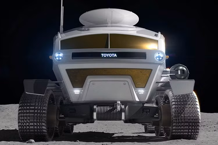Lunar Cruiser đã vượt qua các bài thử nghiệm ban đầu tại Trung tâm Không gian Johnson (NASA) và Trung tâm Kỹ thuật Higashi-Fuji (Toyota). Đây là hai địa điểm mô phỏng điều kiện tương tự mặt trăng, giúp kiểm chứng khả năng vận hành của phương tiện trong môi trường thực tế nhất có thể.