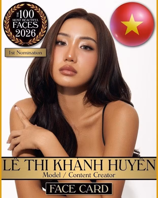 Nhan sắc của Huyền 2K4 (Lê Thị Khánh Huyền) gây ấn tượng bởi sự trẻ trung và trong trẻo đúng với lứa tuổi. Cô sở hữu gương mặt nhỏ nhắn, làn da sáng mịn cùng những đường nét thanh tú. Đôi mắt to, trong veo kết hợp với nụ cười tự nhiên giúp Huyền tạo cảm giác gần gũi, dễ mến ngay từ cái nhìn đầu tiên.