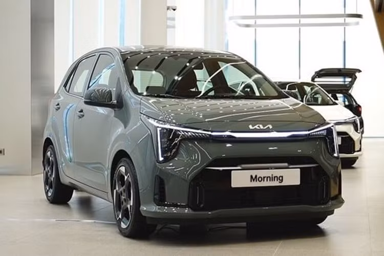 Kia Morning ﻿Tương tự tháng liền trước, tháng 6/2025 tiếp tục chứng kiến sự xuất hiện của Kia Morning trong top 10 ô tô bán kém nhất thị trường Việt Nam. Mẫu xe này bán ra 6 chiếc, tăng trưởng 50%. Sự thay đổi trong thị hiếu của người tiêu dùng cùng sự xuất hiện của những mẫu ô tô mới hấp dẫn hơn, bao gồm cả xe điện với mức giá tương đương, đã khiến xe hạng A nói chung và Kia Morning nói riêng đánh mất sức hút.
