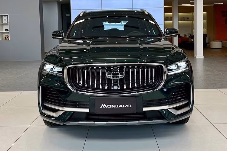 Các đại lý của Geely Auto đã chính thức nhận đặt cọc cho hai mẫu xe hoàn toàn mới tại thị trường Việt Nam: Geely Monjaro – mẫu SUV cỡ D và Geely EX5 – mẫu xe điện đô thị, hướng tới lễ ra mắt vào ngày 16/7/2025.