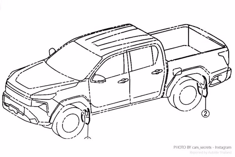 Nhìn từ giữa thân xe, có thể thấy khung cửa sổ vẫn tương tự, nhưng Toyota đã có những cải tiến và thay đổi ở nhiều chi tiết. Không chỉ thiết kế đầu - đuôi - nội thất cabin đều được thay đổi hoàn toàn, mà các điểm lắp đặt thân xe cũng được thiết kế mới.