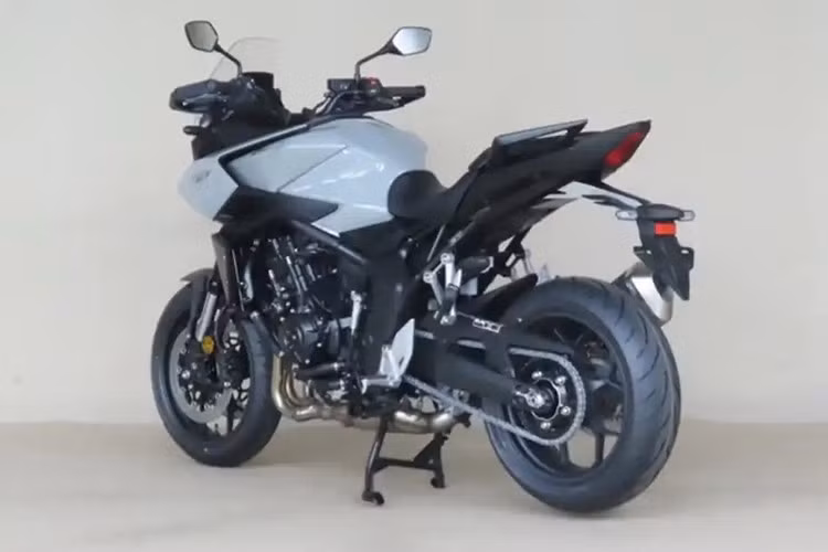 Xe cũng được trang bị động cơ bốn xi-lanh thẳng hàng với nguồn gốc từ CBR1000RR Fireblade (2017). Theo dữ liệu đăng kiểm của Úc, động cơ này sản sinh công suất cực đại 150 mã lực tại 11.000 vòng/phút. Điều này khiến cấu hình GT gần như mạnh mẽ ngang ngửa Hornet (152 mã lực, phiên bản SP 157 mã lực) và thể thao hơn CB1000F hoài cổ (124 mã lực). Hộp số 6 cấp tích hợp sẵn quickshift.
