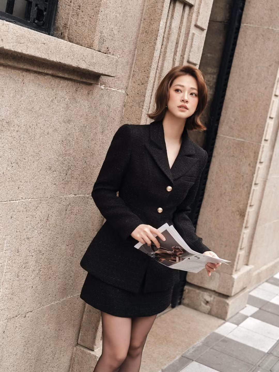 Hot girl Trương Hoàng Mai Anh – gương mặt quen thuộc trong làng mẫu ảnh Hà Nội – vừa gây chú ý khi tung loạt ảnh mới chụp tại bến Thượng Hải, Trung Quốc.