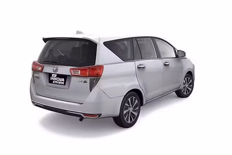 Trên thực tế, mẫu xe MPV nổi tiếng của thương hiệu Nhật Bản này vẫn được săn đón với lượng người dùng trung thành lớn, từ các đơn vị kinh doanh vận tải, tài xế taxi cho đến khách hàng cá nhân. Đó là lý do vì sao Toyota vẫn liên tục nâng cấp cho Innova thế hệ cũ ở thị trường Nam Á này.
