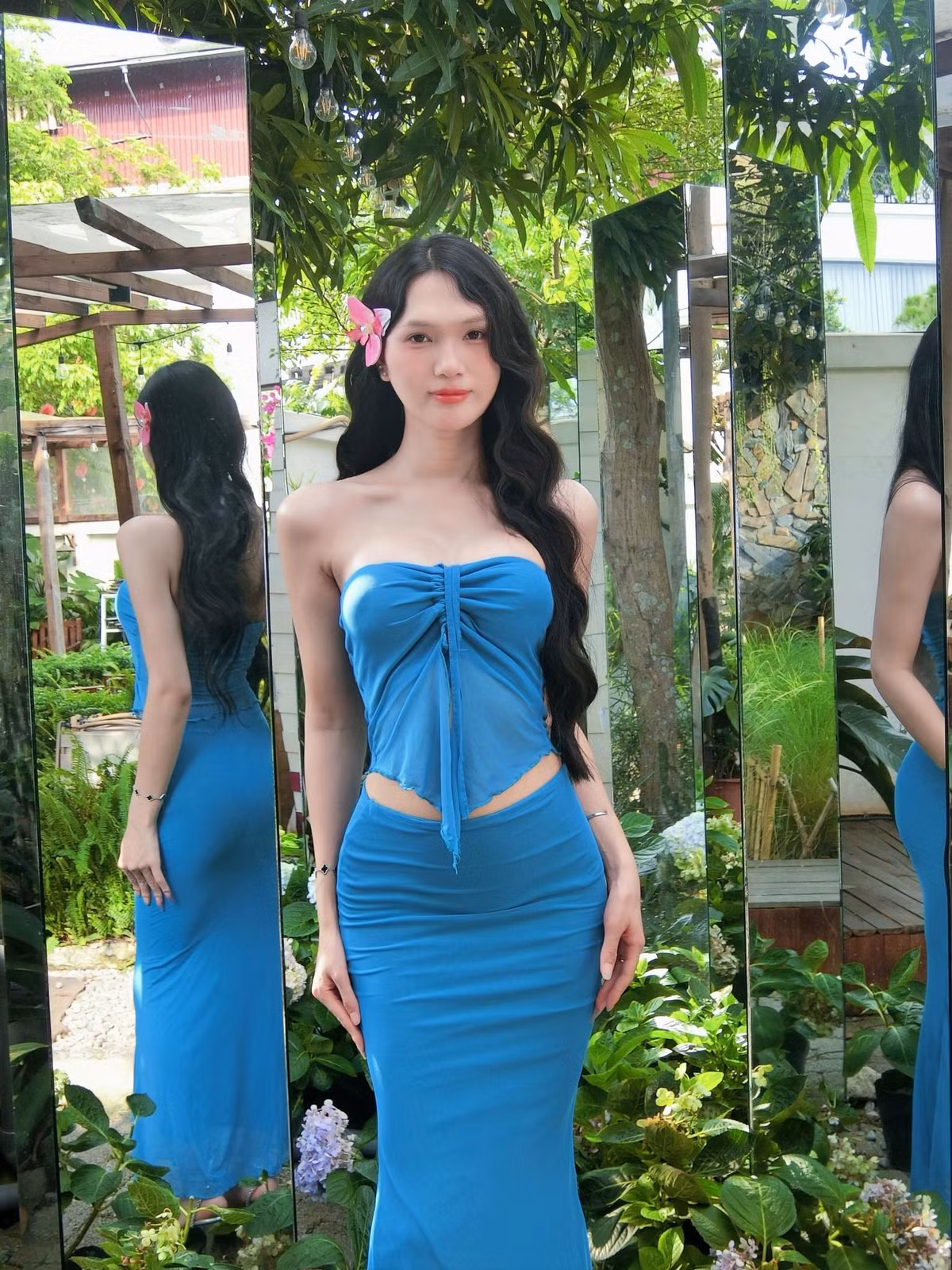 Từ nhỏ, Như đã thích mặc váy, chơi búp bê, nhảy dây cùng các bạn gái. Lên cấp hai, Hoàng Như càng thấy mình khác biệt so với các bạn nam và nhận ra mình không thuộc về thân thể của một chàng trai.